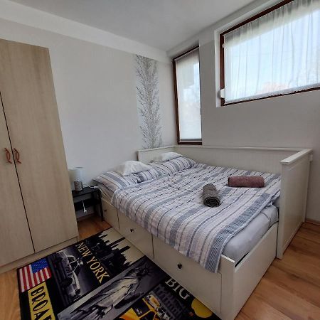 Csaladbarat Vendeglak Szegedi Maganszallashely 9 Fo Reszere, Nagycsaladok Es Barati Tarsasagok Reszere Exterior foto