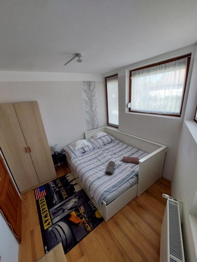 Csaladbarat Vendeglak Szegedi Maganszallashely 9 Fo Reszere, Nagycsaladok Es Barati Tarsasagok Reszere Exterior foto